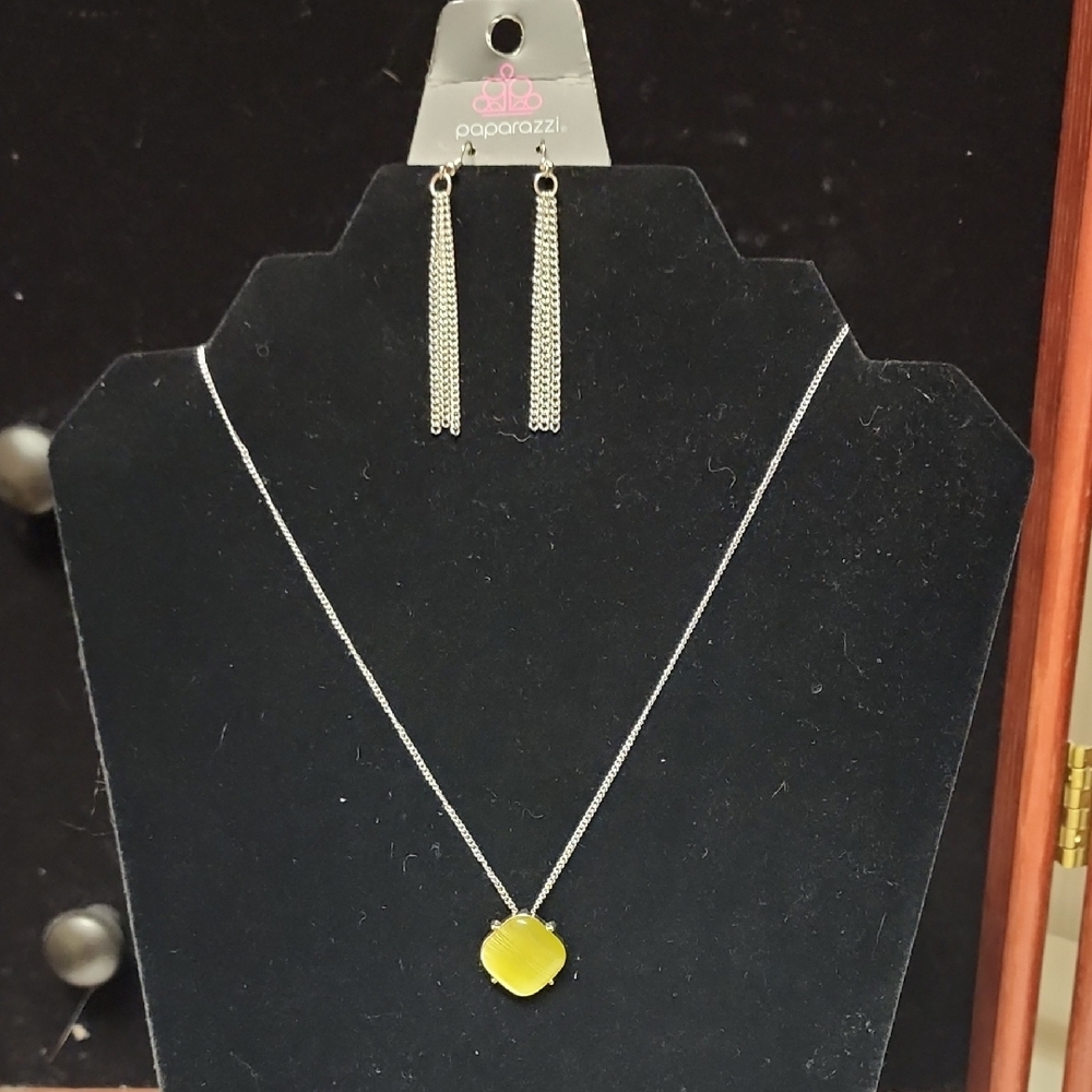 Paparazzi Necklace - You GLOW Girl - Yellow